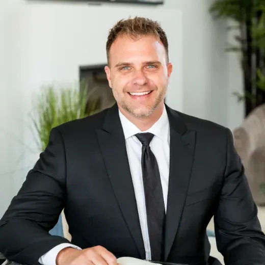 Jonathan  Schultz